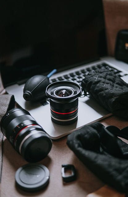 Cleaning equipment for cameras and lenses